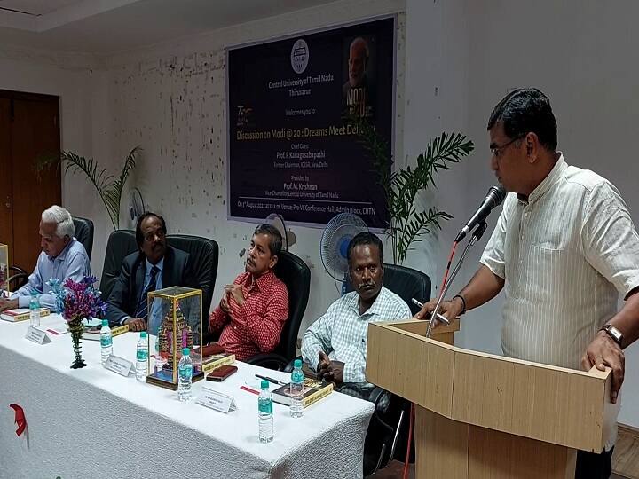 thiruvarur: Central University Vice-Chancellor Krishnan said that there is nothing wrong in learning Hindi and it is wrong to make it a compulsory language. இந்தியை கற்றுக் கொள்வதில் தவறு இல்லை.....ஆனால்..... மத்திய பல்கலைக்கழக துணைவேந்தர் அதிரடி பேச்சு