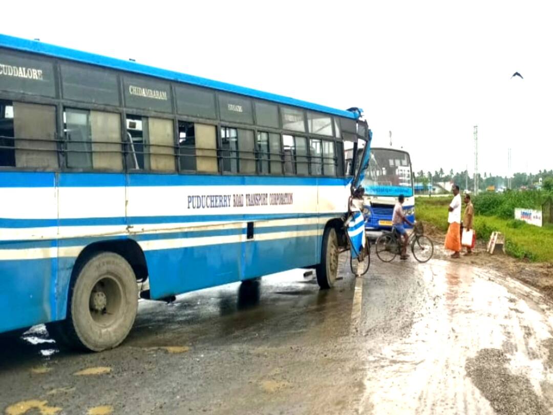 சீர்காழி அருகே நேருக்கு நேர் மோதிக்கொண்ட இரு மாநில அரசு பேருந்துகள் - 18 பேர் படுகாயம் 18 people were injured in a head-on collision between government buses on the Sirkazhi bypass TNN சீர்காழி அருகே நேருக்கு நேர் மோதிக்கொண்ட இரு மாநில அரசு பேருந்துகள் - 18 பேர் படுகாயம்