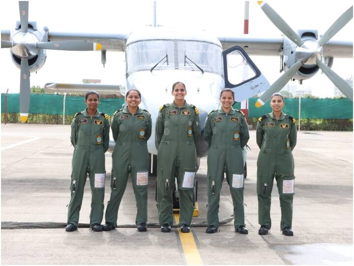 Indian Navy women crew completes surveillance mission over the Arabian Sea ANN Indian Navy: महिलाओं ने फिर दिखाया दम! अरब सागर पर निगरानी मिशन पूरा कर रचा इतिहास