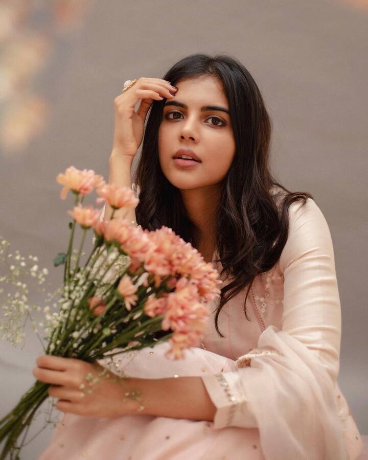 ఆమెని పొగుడుతూ కామెంట్స్ చేస్తున్నారు. (Photo Courtesy: Kalyani Priyadarshan Instagram)