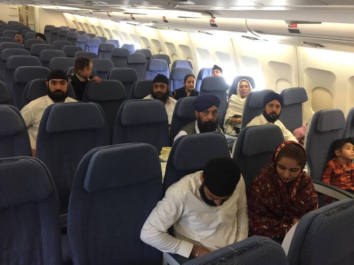 A batch of 30 Afghan Sikhs reached India, still 110 Sikhs in Afghanistan 30 ਅਫਗਾਨ ਸਿੱਖਾਂ ਦਾ ਜਥਾ ਭਾਰਤ ਪਹੁੰਚਿਆ, ਅਜੇ ਵੀ 110 ਸਿੱਖ ਅਫਗਾਨਿਸਤਾਨ 'ਚ