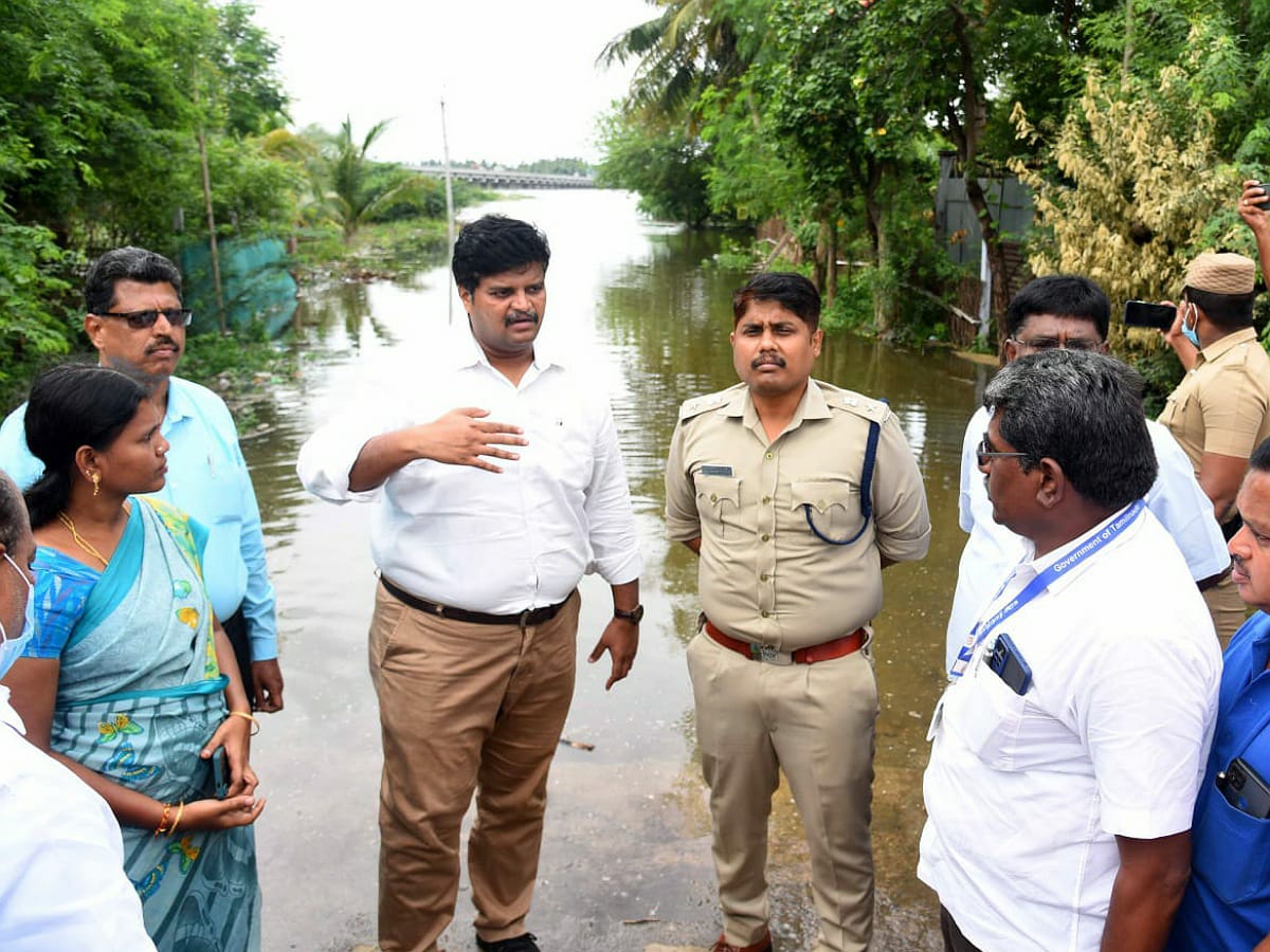 கரூர் மாவட்டம் காவிரி ஆற்றில் வெள்ளப்பெருக்கு - பொதுமக்களுக்கு வெள்ள அபாய எச்சரிக்கை.