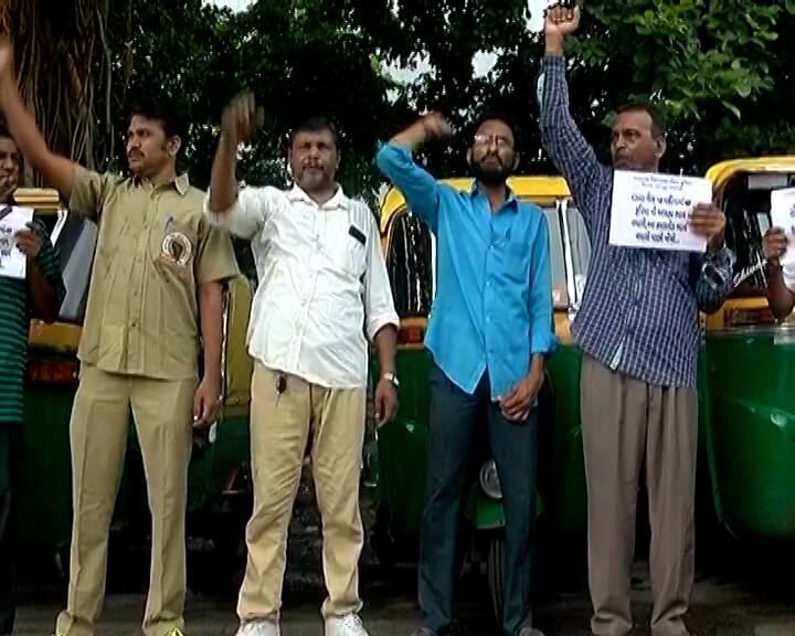 CNG Price Hike:  autorickshaw drivers protested against another price hike by Adani CNG Price Hike:  અદાણી CNGના ભાવમાં વધારો, રિક્ષાચાલકોએ વ્યક્ત કર્યો વિરોધ, આંદોલનની આપી ચીમકી