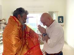 Anupam Kher Pics: अनुपम खेर ने 'बाहुबली' डायरेक्टर एस एस राजमौली से की खास मुलाकात, स्पेशल गिफ्ट देकर कही ये बड़ी बात