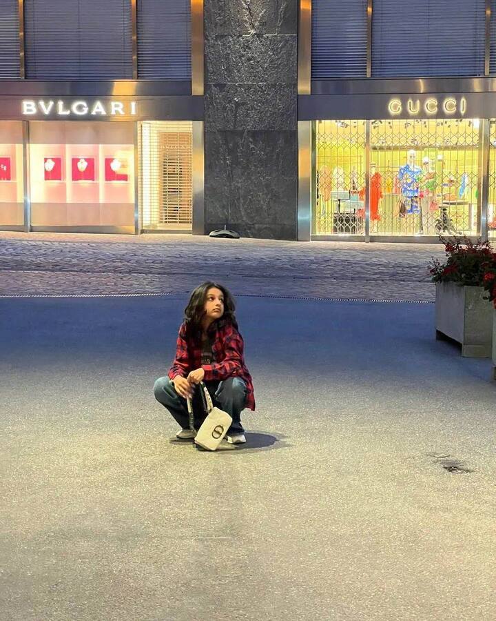 ఆమె ప్రస్తుతం స్విట్జర్లాండ్ లో షికార్లు కొడుతోంది. -Image Credit: Sitara Ghattamaneni/Instagram