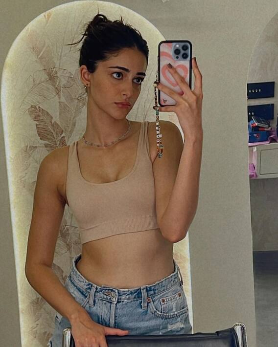 Ananya Pandey Pics: Ananya Pandey's attention came after clicking the photo in front of the mirror, the fans said - 'Selfie Queen'