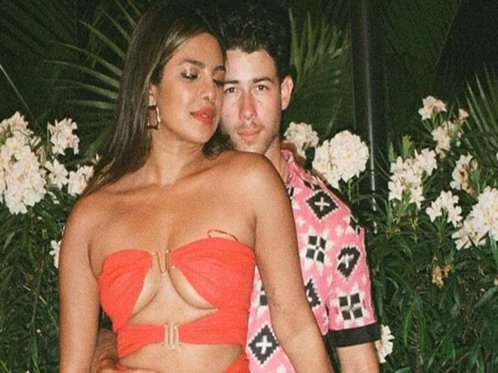 Priyanka Chopra and Nick Jonas featured together in an unseen picture from her 40th birthday Priyanka Nick Photo: प्रियंका चोपड़ा ने पति निक जोनास के साथ दिया रोमांटिक पोज, फोटो देख फैंस ने दिया ऐसा रिएक्शन