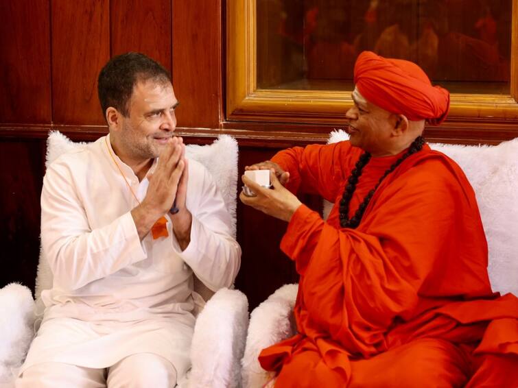 Rahul Gandhi Visits Karnataka Mutt Lingayat seer Says Rahul Gandhi Will Become PM at Sri Muruga Mutt Rahul Gandhi Karnataka Mutt: రాహుల్ గాంధీ ప్రధాని అవుతారు: స్వామీజీ జోస్యం