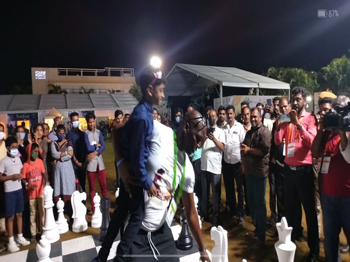 Chess Olympiad 2022: வெளிநாட்டவரை வென்ற 7 வயது சிறுமி..  அங்கிருந்தவர்களுக்கு ஆச்சரியம் அளித்த அரசு பள்ளி மாணவி ...!