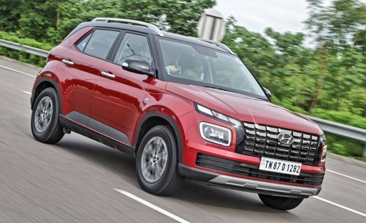 বর্তমানে হুন্ডাইয়ের নতুন ভেনু (2022 Hyundai Venue) এবং কিয়া সনেট (Kia Sonet)- এই দুই গাড়ির মধ্যে যথেষ্ট প্রতিযোগিতা চলছে।