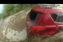 Watch: ਹੜ੍ਹ ਵਿਚਕਾਰ ਕਾਰ 'ਚ ਫਸੀ ਔਰਤ, ਦੇਖੋ ਪੁਲਿਸ ਨੇ ਕਿਵੇਂ ਬਚਾਈ ਜਾਨ