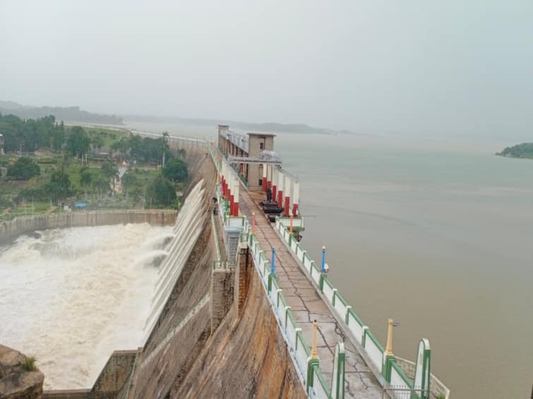 sathanur dam reached 110 feet with 2360 cubic feet of water flowing per second TNN 110 அடியை எட்டிய சாத்தனூர் அணை -  மூன்று மாவட்ட விவசாயிகள் மகிழ்ச்சி..!