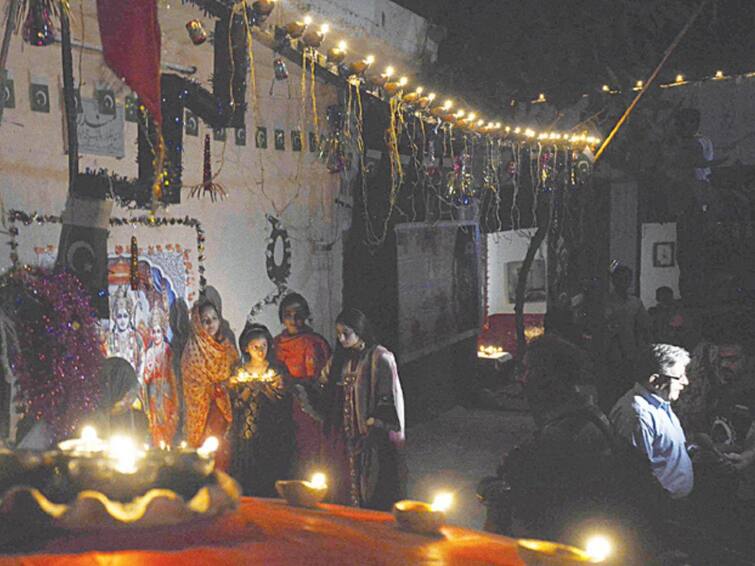 Pakistan Valmiki Hindu Temple 1,200 Year Old to be restored after eviction of illegal occupants In Lahore Valmiki Temple Pakistan: పాకిస్థాన్‌లో పురాతన ఆలయ పునరుద్ధరణకు లైన్ క్లియర్, మాస్టర్‌ ప్లాన్‌ కూడా రెడీ!