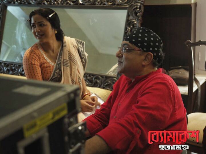 এই ছবিতে প্রথমবার ব্যোমকেশ পরিবারের সঙ্গে অভিনয় করছেন পাওলি। অরিন্দম বলছেন, 'পাওলির সঙ্গে কাজ করার ইচ্ছা ছিল অনেকদিনের। কিন্তু কিছুতেই হয়ে উঠছিল না। পাওলি সুলোচনা চরিত্রটাকে খুব সুন্দরভাবে ফুটিয়ে তুলেছে।'