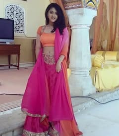 ‘कसौटी जिंदगी की’ में श्वेता तिवारी की ऑन-स्क्रीन बेटी अब हो गई हैं इतनी ग्लैमरस, तस्वीरों से नहीं हटा पाएंगे नजरें