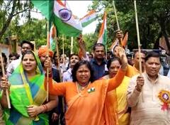 UP News: केन्द्रीय मंत्री साध्वी निरंजन ज्योति का विपक्ष पर हमला, कहा- तिरंगा हमारा-तुम्हारा नहीं देश का गौरव है