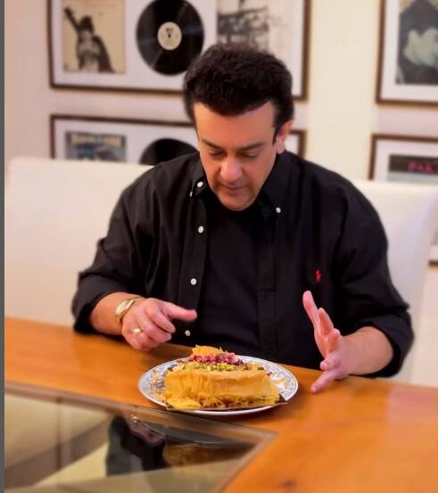 अपने इस सफर के बारे में अदनान का कहना है, 'मैंने कई सालों अपने वजन के साथ जबरदस्त मेहनत की है. मैं एक समय में 230 किलो का था और मैंने 130 किलो वजन कम किया, यह एक आसान नहीं था, लेकिन बात ये थी कि यह कुछ ऐसा था जो मैं वास्तव में था करने की जरूरत थी.