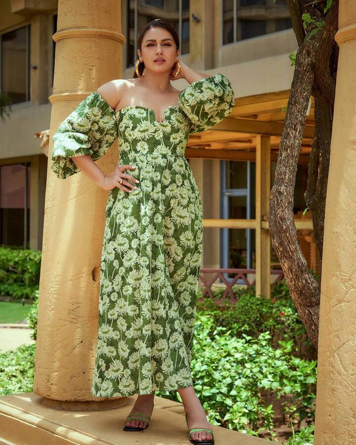 हुमाने या फोटोशूटसाठी ऑफ शोल्डर ड्रेस घातला आहे, ज्याच्या स्लीव्हज एकदम स्टायलिश आहेत.(फोटो सौजन्य :iamhumaq/इंस्टाग्राम)