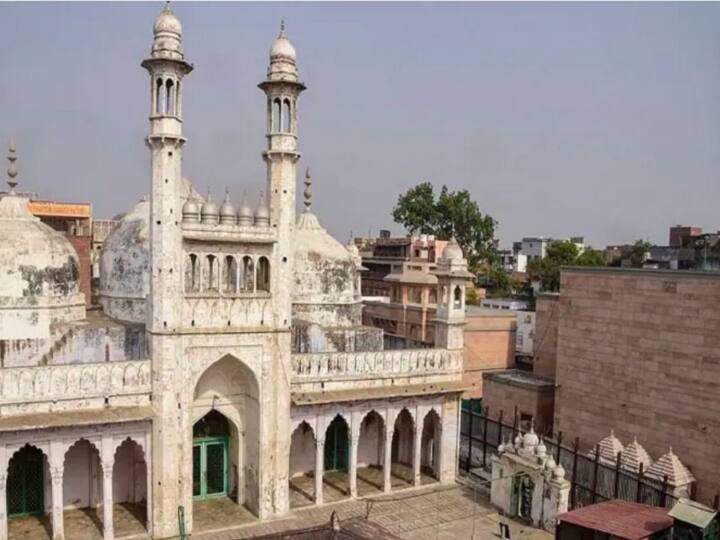 Masjid-e-Khaja raged in Shamshabad, CONTROVERSY erupts Shamshabad: శంషాబాద్‌లో మసీదు కూల్చివేత, చర్యలు తీసుకోవాలంటూ ముస్లింల డిమాండ్