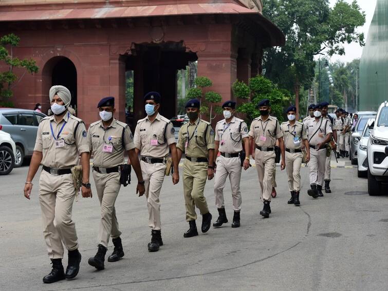 75th Independence Day: Delhi Police On Alert As IB Suspects Attacks By Terror Outfits, Details 75th Independence Day: దేశంలో హై అలర్ట్- స్వాతంత్య్ర దినోత్సవం రోజు ఉగ్రదాడులకు ప్లాన్: నిఘా హెచ్చరిక