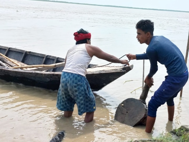 Gopalganj Flood: गोपालगंज में उफान पर गंडक, तटबंध के अंदर बसे छह गांवों का सड़क से संपर्क टूटा, बाढ़ का खतरा