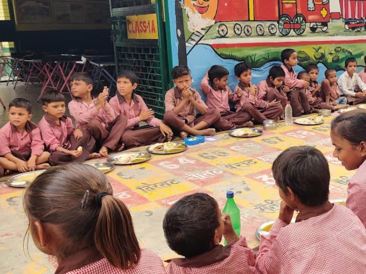 Firozabad News Vigilance team registered a case in mid-day meal scam UP News ANN UP: मिड-डे-मील में 11 करोड़ के घोटाले की पूरी कहानी, जानें- टीचर के साथ और किसकी थी मिलीभगत