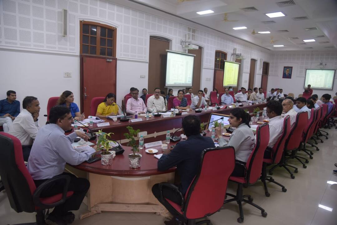 The central team reviewed the damage caused due to heavy rain Vidarbha Flood : सरासरीपेक्षा 190 टक्के अधिक पाऊस, शेतीसोबतच पायाभूत सुविधांचे मोठे नुकसान