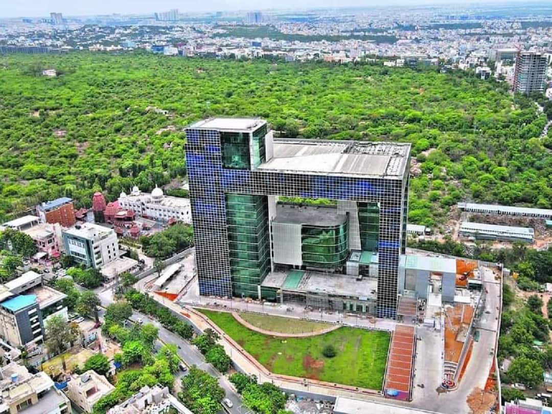 KCR News: పోలీస్ కమాండ్ కంట్రోల్ సెంటర్ ప్రారంభించిన సీఎం కేసీఆర్, ప్రత్యేకతలు ఏంటంటే CM KCR inaugurates Telangana Police Command and Control Centre in Banjarahills KCR News: పోలీస్ కమాండ్ కంట్రోల్ సెంటర్ ప్రారంభించిన సీఎం కేసీఆర్, ప్రత్యేకతలు ఏంటంటే