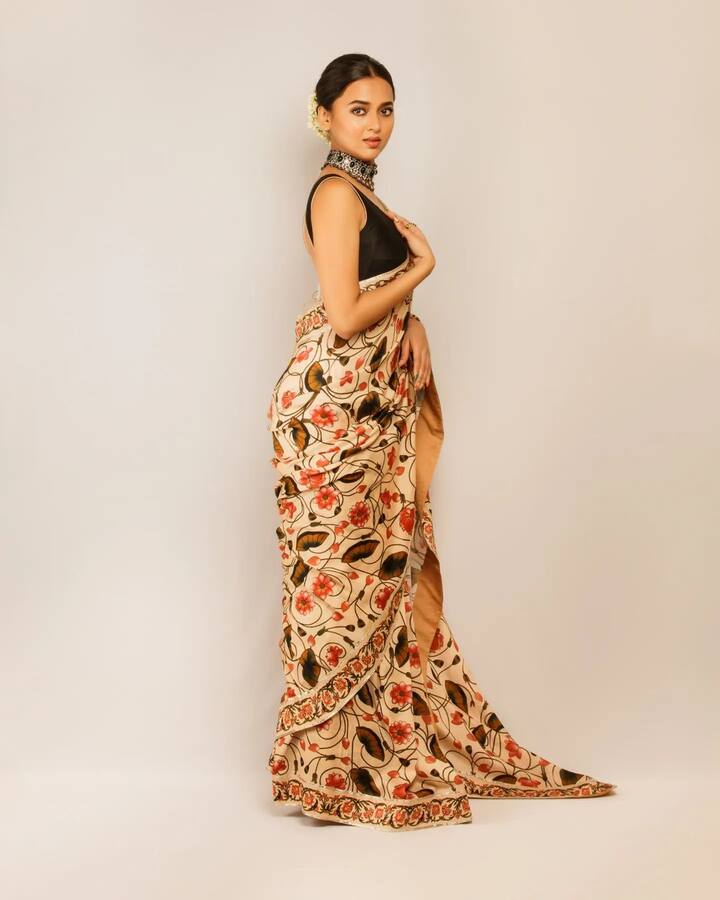 Tejasswi Prakash is making fans drool with her stunning avatar in a saree. The 'Naagin 6' actress looks absolutely gorgeous in the pictures.