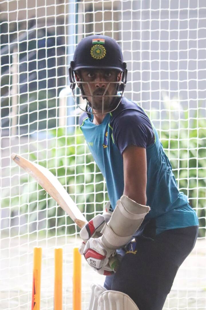 সাধারণত বিদেশ সফরে যাওয়ার আগে বাউন্সি পিচের সঙ্গে সড়গড় হওয়ার জন্য এই ধরনের প্রস্তুতি নিয়ে থাকেন ব্যাটাররা। এবার সেই প্রস্তুতির নকশা তৈরি করা হয়েছে বঙ্গ ক্রিকেটারদের জন্যও।