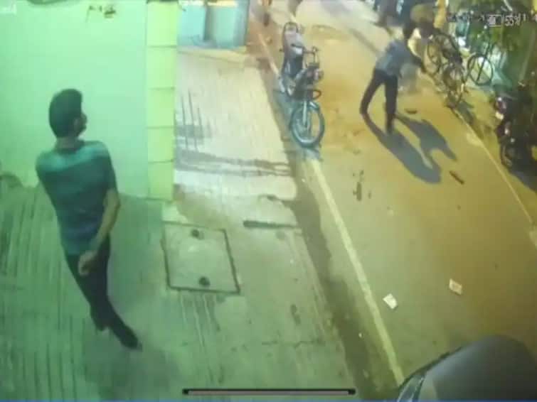 men attack head constables in cannabis high arrested கஞ்சா போதையில் போக்குவரத்து தலைமைக் காவலர் மீது தாக்குதல்... 2 பேர் கைது!