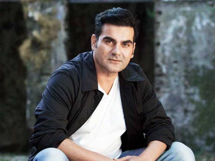 लिस्ट में पहला नाम है सलमान खान के भाई अरबाज खान (Arbaaz Khan) का. जहां एक तरफ सलमान को बॉलीवुड का भाईजान कहा जाता है और इनका इंडस्ट्री में काफी दबदबा है तो वहीं दूसरी तरफ अरबाज खान ऐसा करने में नाकाम रहे.