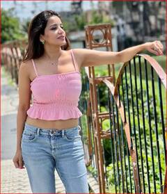 Monalisa Stylish Look: ਭੋਜਪੁਰੀ ਅਦਾਕਾਰਾ ਮੋਨਾਲੀਸਾ ਨੇ ਗੁਲਾਬੀ ਕ੍ਰੌਪ ਟਾਪ 'ਚ ਸ਼ੇਅਰ ਕੀਤੀਆਂ ਖੂਬਸੂਰਤ ਤਸਵੀਰਾਂ, ਅਦਾਵਾਂ ਦੇਖ ਤੁਸੀਂ ਵੀ ਹਾਰ ਜਾਓਗੇ ਦਿਲ