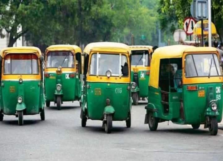 Rajasthan News Permits of 19 vehicles got suspended in Ajmer Know what is the reason ANN Ajmer News: 19 गाड़ियों के परमिट सस्पेंड होने से वाहन चालकों में हड़कंप, जानिए क्या है इसकी वजह