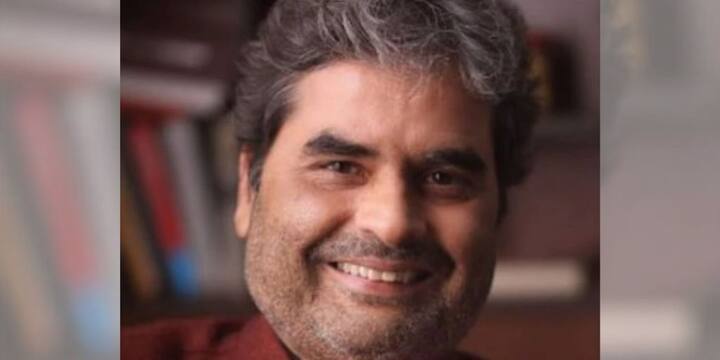 Vishal Bhardwaj: ৪ অগাস্ট, ১৯৬৫। উত্তরপ্রদেশের বিঞ্জোর জেলায় জন্ম আজকের অত্যন্ত সফল পরিচালক, প্রযোজক ও সঙ্গীত পরিচালক বিশাল ভরদ্বাজের।