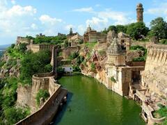 Chittorgarh Fort: மலை மீது 700 ஏக்கர்.. அசர வைக்கும் சித்தோர்கர் கோட்டை.. வரலாறும் பிரம்மாண்டமும்!
