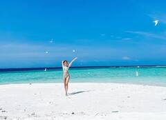 Alaya F Bikini Photos: માલદીવના બીચ પરથી અલાયા એફે શેર કરી બિકીની તસવીરો, ફેન્સ થયા ફીદા...