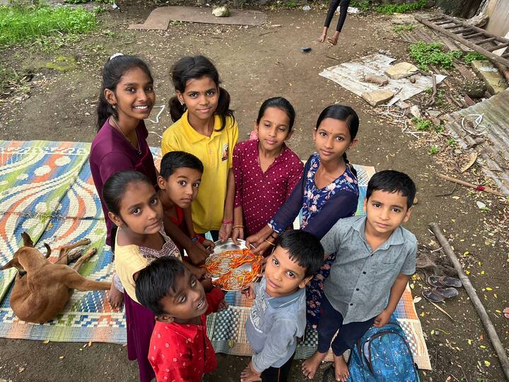 विद्यार्थ्यांंना सगळ्या सणांची महिती देण्यासाठी आणि उत्साहाने सण साजरे करण्यासाठी अनेकदा या शाळेत विविध उपक्रम राबवले जातात.