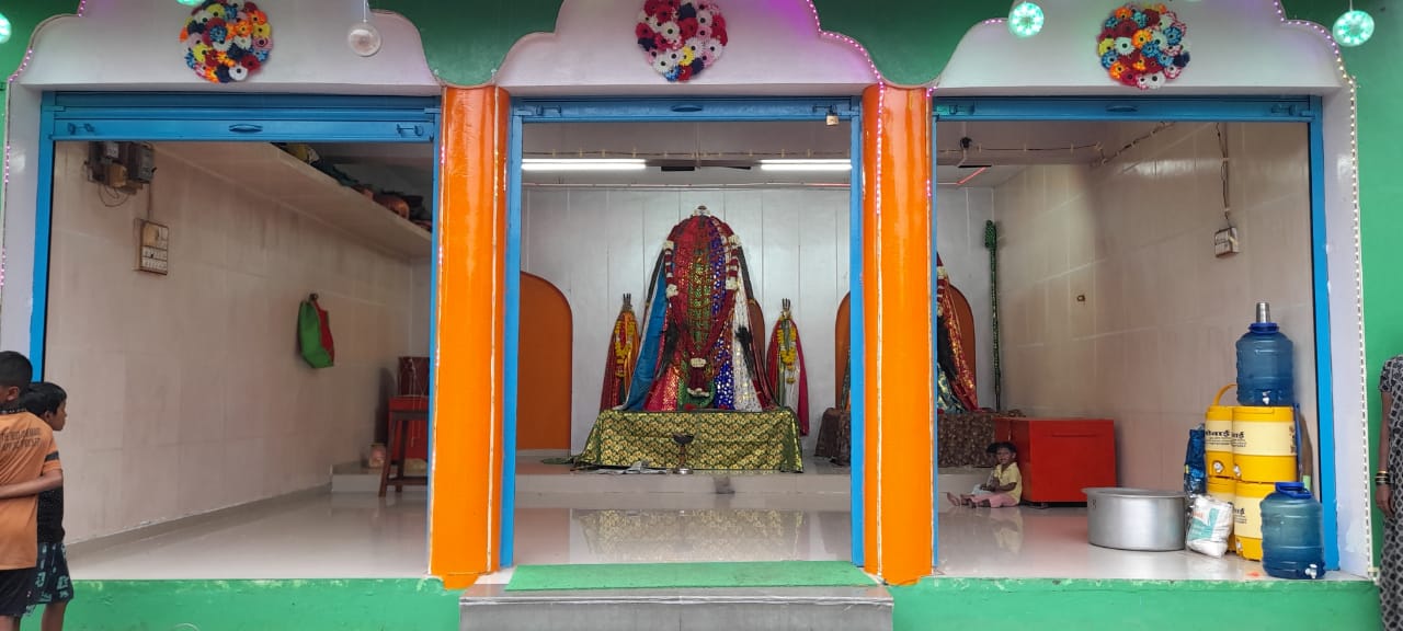 Kolhapur News : कुरुंदवाडमध्ये मुस्लिम बांधवांकडून हिंदू मंदिरात, तर मजरेवाडीत मुस्लीम बांधव नसल्याने हिंदू बांधवांकडून पीर प्रतिष्ठापना