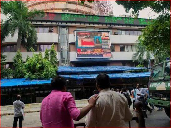 Stock Market Closing: Indian stock markets closed with a slight decline after witnessing heavy ups and downs throughout the day Stock Market Closing: ਦਿਨ ਭਰ ਭਾਰੀ ਉਤਰਾਅ-ਚੜ੍ਹਾਅ ਦੇਖਣ ਤੋਂ ਬਾਅਦ ਭਾਰਤੀ ਸ਼ੇਅਰ ਬਾਜ਼ਾਰ ਮਾਮੂਲੀ ਗਿਰਾਵਟ ਨਾਲ ਹੋਇਆ ਬੰਦ