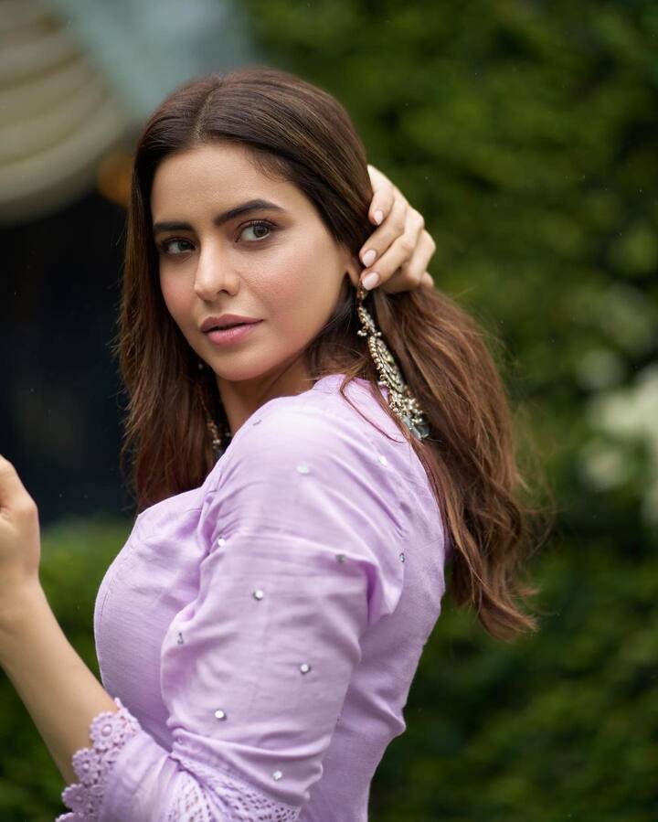 गेल्या काही काळापासून ती तिच्या धमाकेदार अभिनयामुळे लोकांचे लक्ष वेधून घेत आहे. (फोटो:aamnasharifofficial/इंस्टाग्राम)