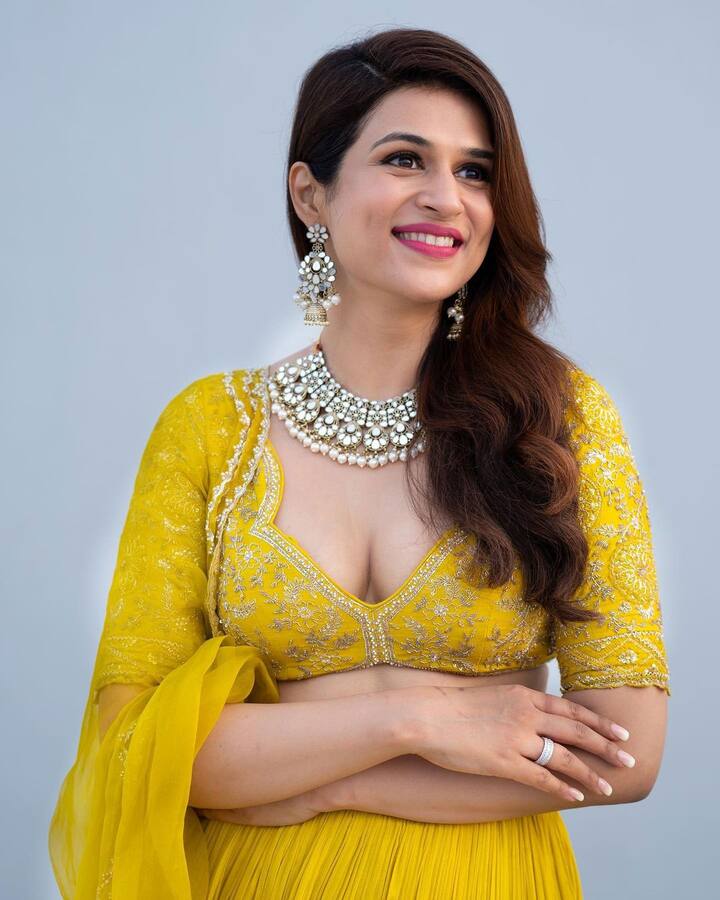 श्रद्धा की स्‍माइल को कैसे भुला जा सकता है. यह तो उनके किसी भी लुक में जान डाल देता है.