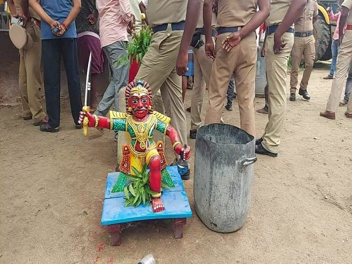 விழுப்புரம்: நீர்நிலை ஆக்கிரமிப்பில் இருந்த கோவிலை இடிக்க எதிர்ப்பு -  இந்து முன்னணி போராட்டம்