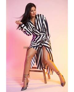 Katrina Kaif Photos: कतरिना कैफचा ग्लॅमरस लूक, ड्रेसची किंमत जाणून तुम्ही थक्क व्हाल!