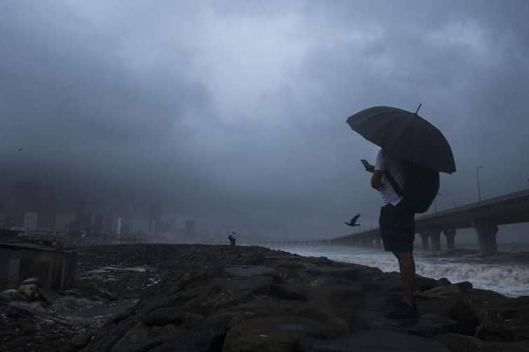 Monsoon  India Meteorological Department said no early withdrawal of monsoon this year excess rains predicted in septembe Monsoon Update : मान्सूनचा परतीचा प्रवास लांबला, सप्टेंबर महिन्यातही जोरदार पाऊस; IMD ने वर्तवला सुधारीत अंदाज