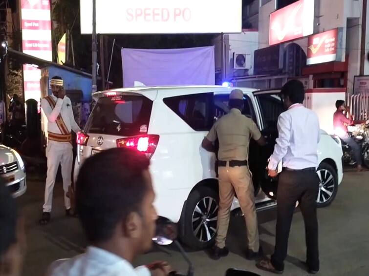 Mayiladuthurai collector caught in traffic jam due to DMK rally TNN ’மயிலாடுதுறையில் திமுக பேரணி’  போக்குவரத்து நெரிசலில் சிக்கிய கலெக்டர்..!