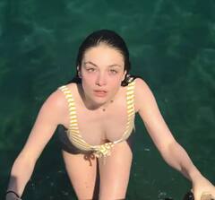 Serra Arituk Photos : ਕਿਸੇ ਪਰੀ ਤੋਂ ਘੱਟ ਨਹੀਂ ਹੈ ਟਰਕਿਸ਼ ਅਦਾਕਾਰਾ ਸੇਰਾ ਅਰਿਤੁਰਕ, ਖੂਬਸੂਰਤ ਅਦਾਵਾਂ ਨਾਲ ਢਾਉਂਦੀ ਹੈ ਕਹਿਰ