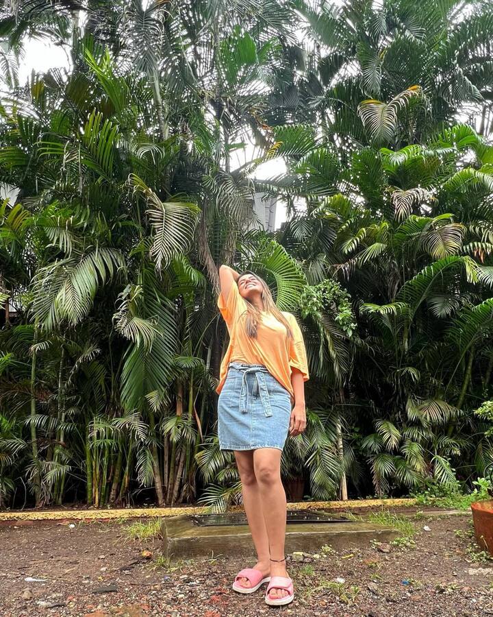 अक्षरा सिंह की जिन तस्वीरों की फिलहाल बात की जा रही हैं, उनको भोजपुरी की रानी ने अपने ऑफिशियल इंस्टाग्राम हैंडल पर शेयर किया है.