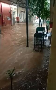 ਪਠਾਨਕੋਟ ਸਿਵਲ ਹਸਪਤਾਲ ਹੋਇਆ ਪਾਣੀ-ਪਾਣੀ, ਮਰੀਜ਼ ਤੇ ਡਾਕਟਰ ਹੋ ਰਹੇ ਖੱਜਲ-ਖੁਆਰ, See Photos