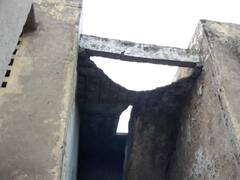 Raebareli: गरीबों के लिए बनाए गए थे 100 फ्लैट, 3 साल बाद हुए जर्जर, ठेकेदार और 3 इंजीनियरों पर मुकदमा दर्ज